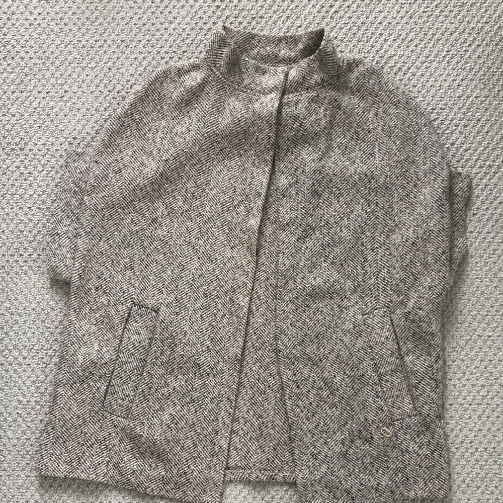 Open sweater/ cape / coat